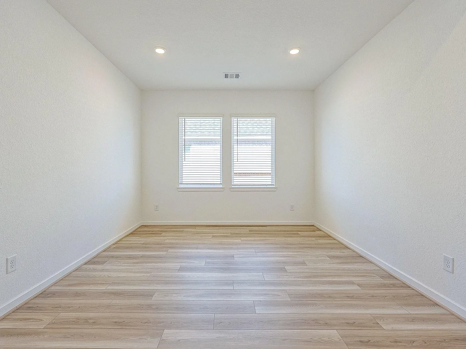 4 bed, 3.0 bath, 2016 sqft, $3,100 — Photo 4