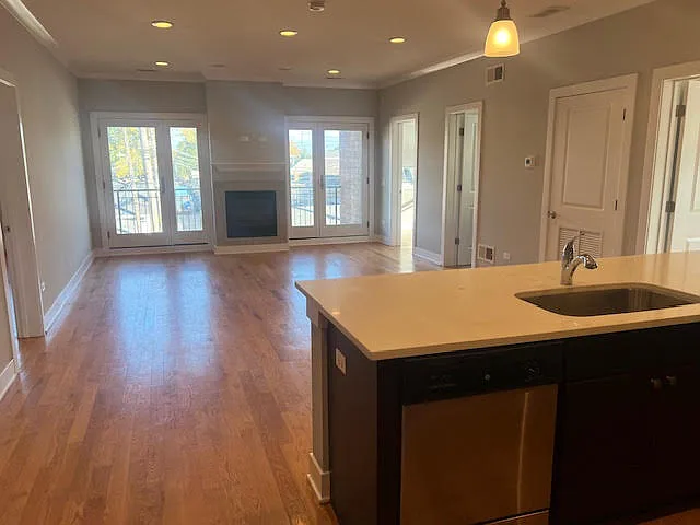 3 bed, 1600 sqft, $2,895 — Photo 3