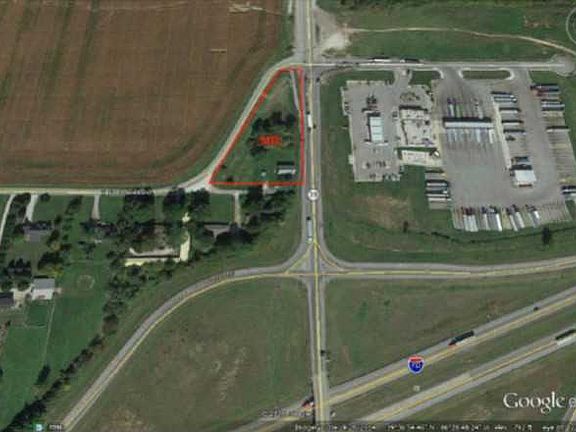 3rd image of 2227 E County Road 1000 S