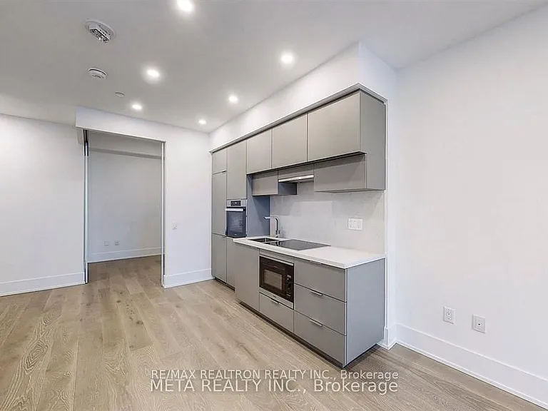 39 Roehampton Ave #4301 — Photo 4