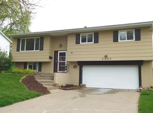 4055 Keeneland Ct, Bettendorf, IA