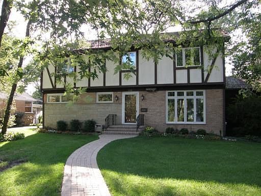 2nd image of 940 Meadowlark Ln