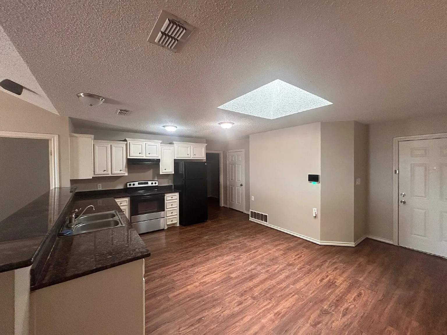 3 bed, 2.0 bath, 1488 sqft, $1,550 — Photo 3