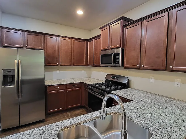 42 Laurel Dr E — Photo 6
