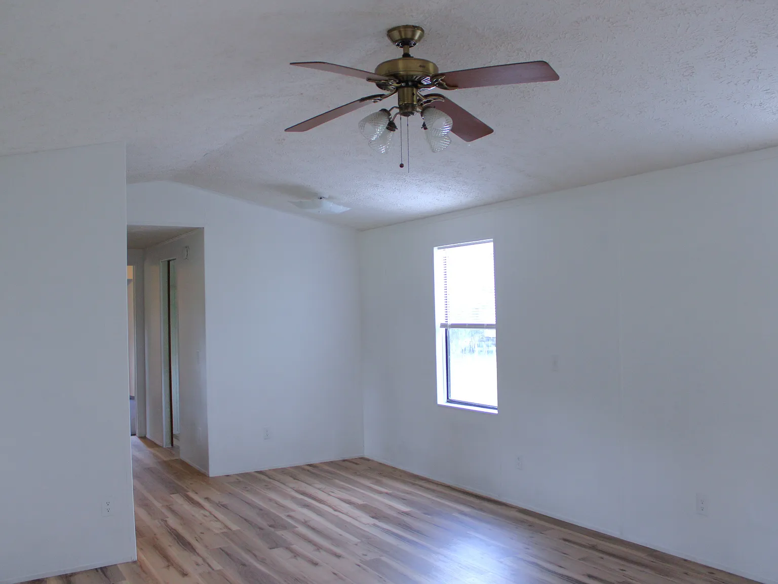 2 bed, 1.5 bath, 924 sqft, $1,250 — Photo 2