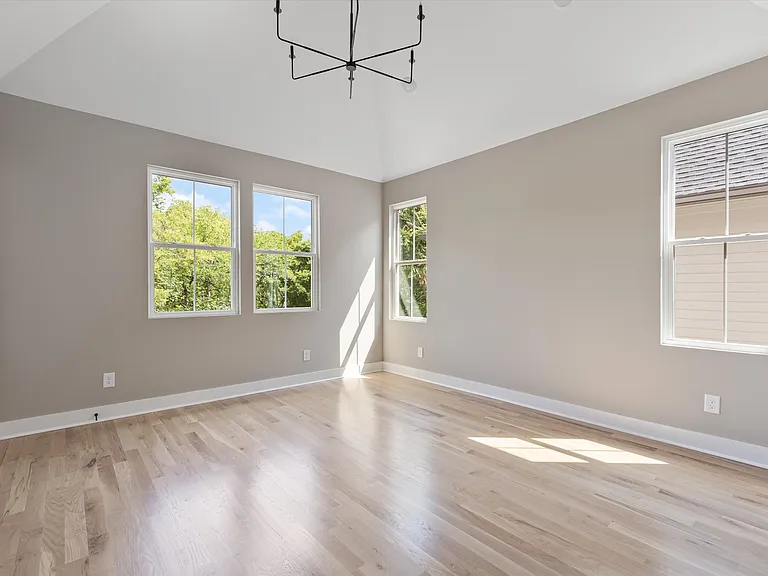 2830 Clifton Ave — Photo 36