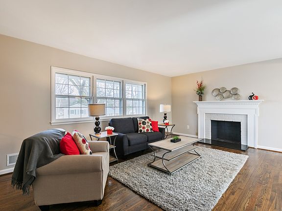 5th image of 9511 Farmview Ct