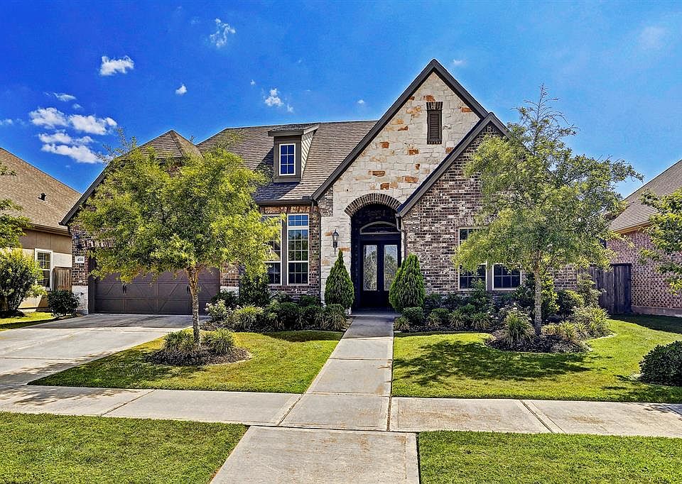 Gorgeous David Weekly 1 story home with numerous upgrades 3/3.1/3 car garage.