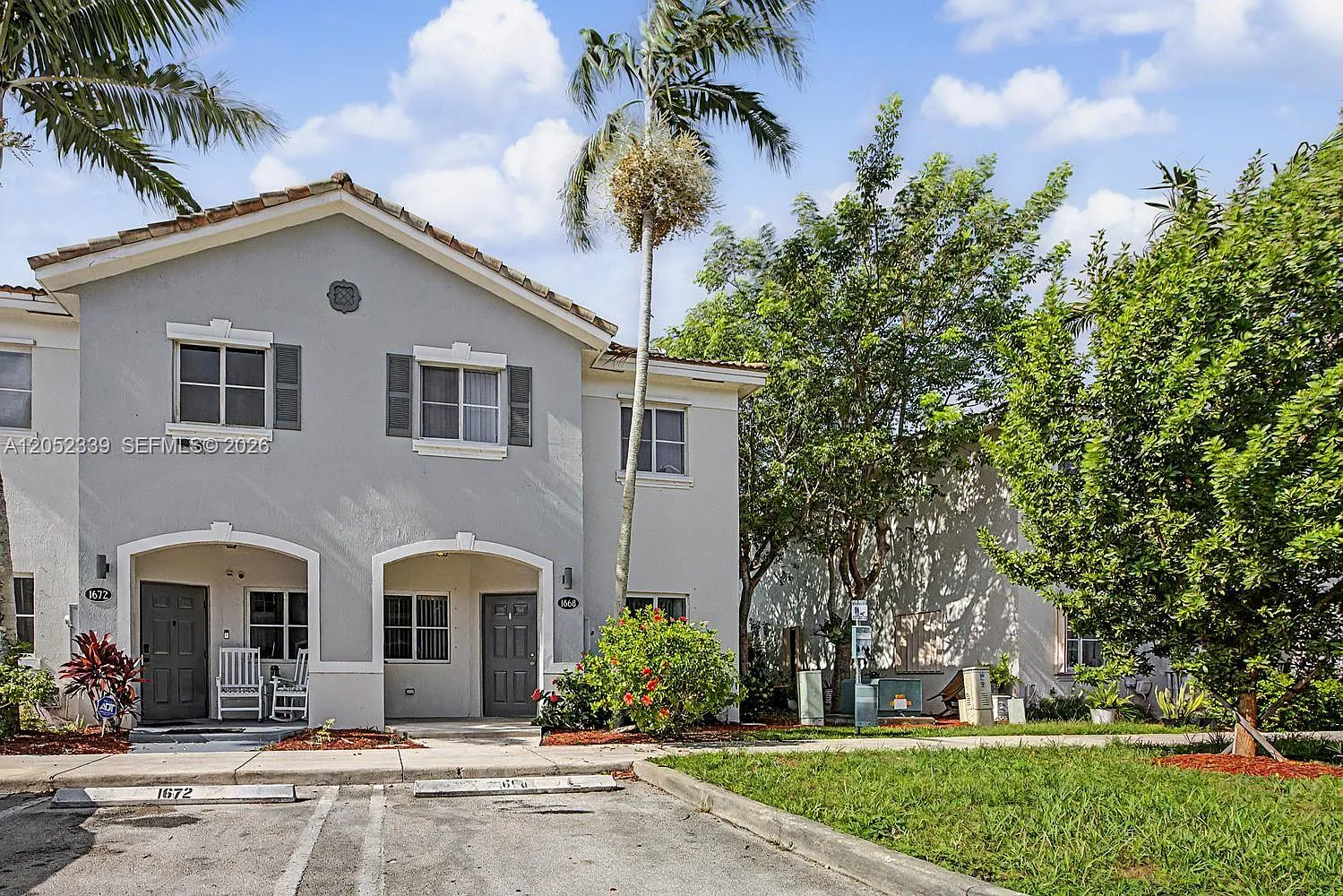 Venetia Grove — Photo 1
