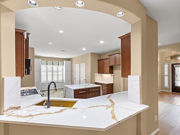 3rd image of 3317 Oak Dale Way
