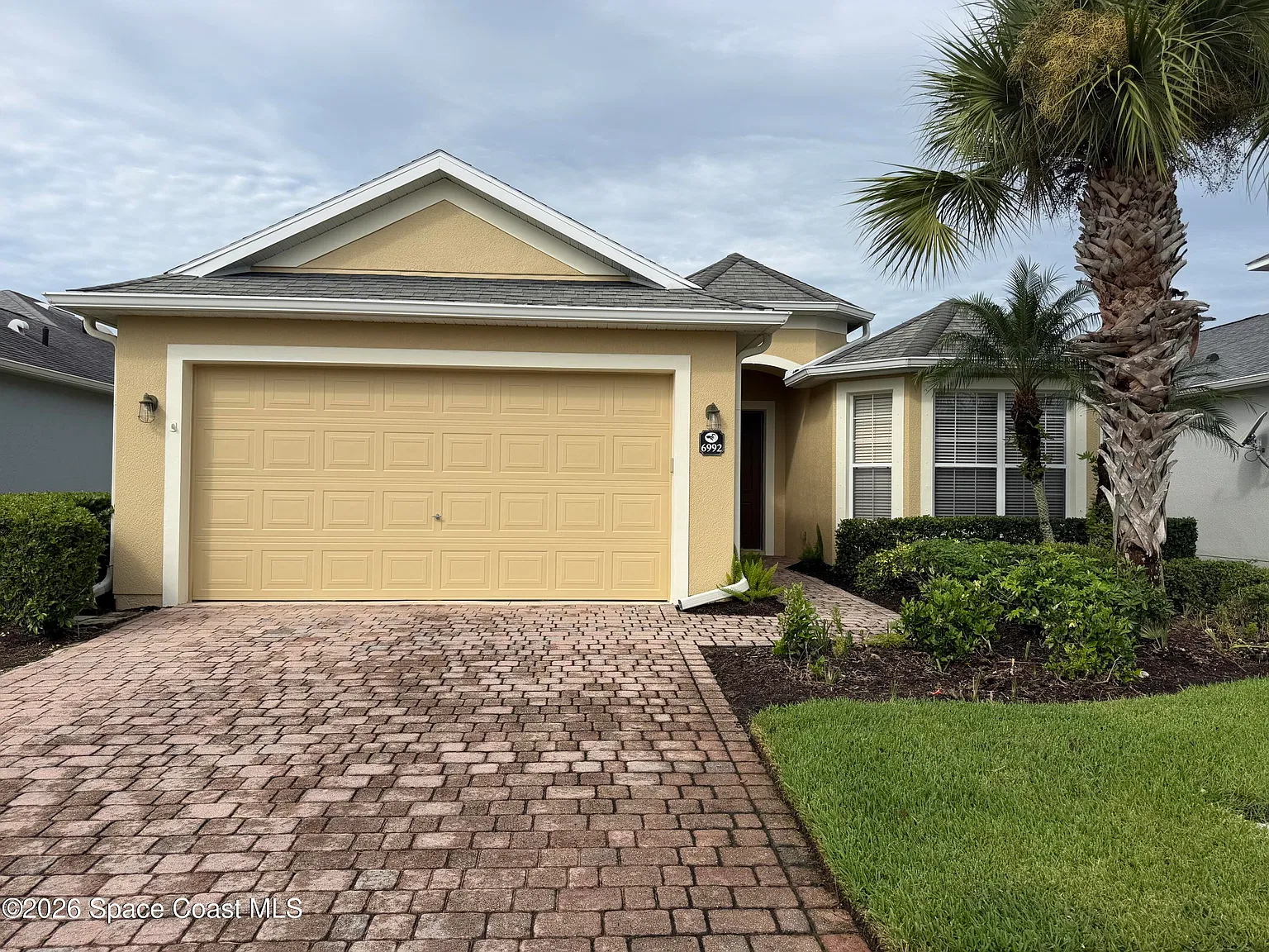 3 bed, 2.0 bath, 1950 sqft, $3,195 — Photo 2