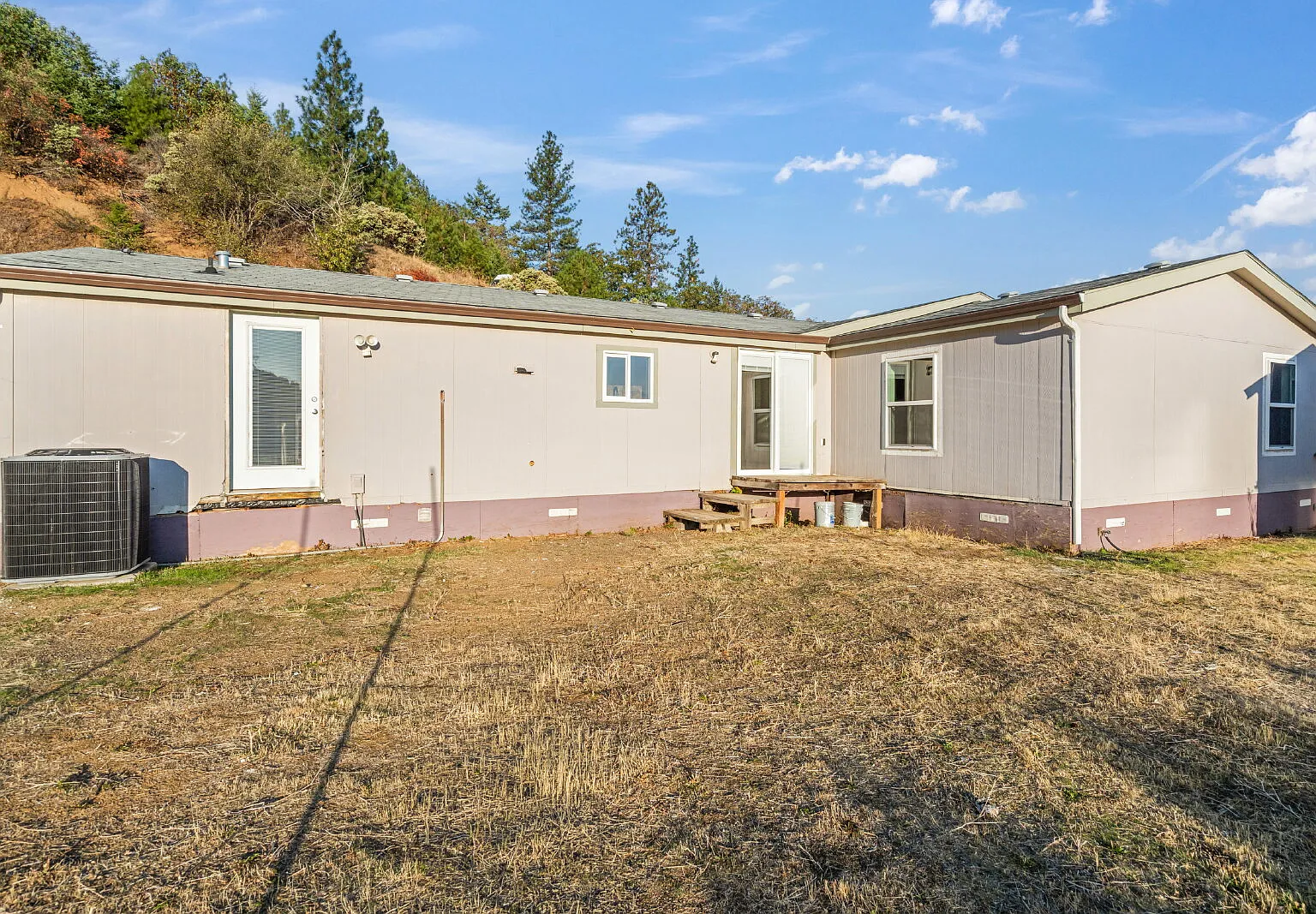 Spacious 4-Bedroom Single Family House in Ashland, Oregon! — Photo 3