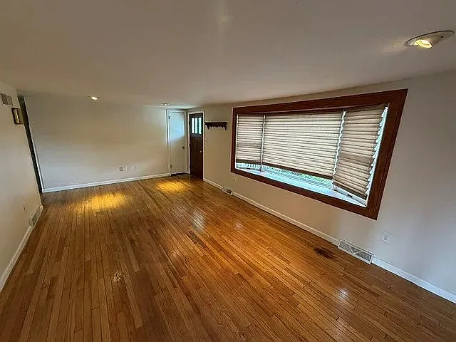 29 Malvern Dr — Photo 2