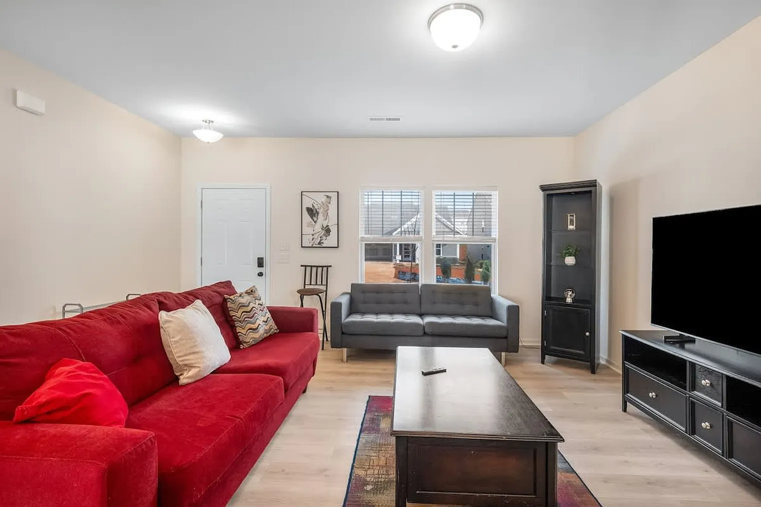 5 bed, 3.0 bath, 2098 sqft, $6,261 — Photo 3
