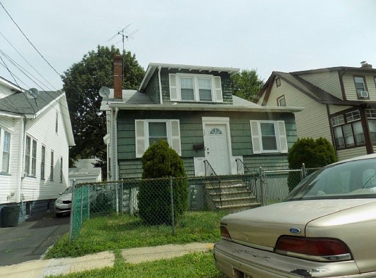 1st image of 52 Oakland St