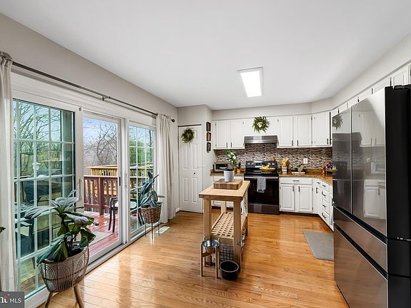 5th image of 3964 Forest Valley Rd