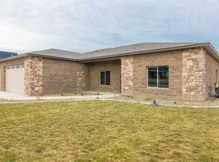 90990 E Summitview Dr, Kennewick, WA 99338