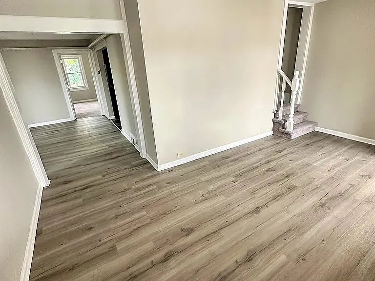 503 Lincoln St — Photo 2
