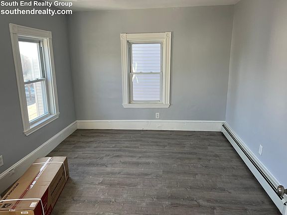2nd image of 32B Stedman Ave