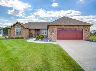 49 Pineview Dr, Oregon, OH 43616