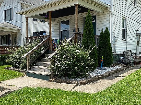 2nd image of 516 College St