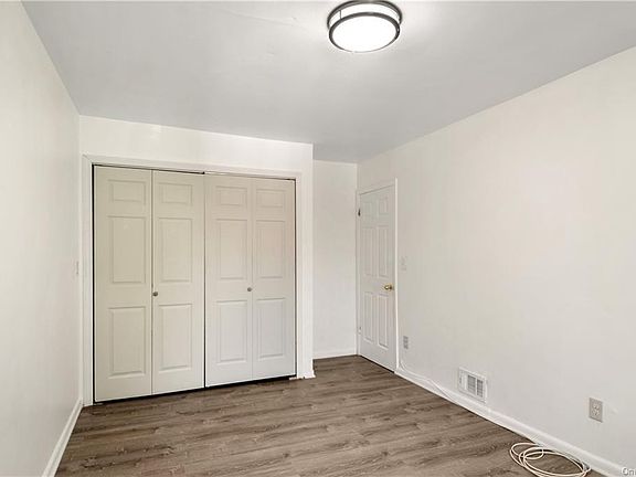 5th image of 427 Castle Hill Ave Floor 2