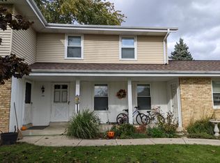 314 Hartridge Dr, Hartland, WI 53029