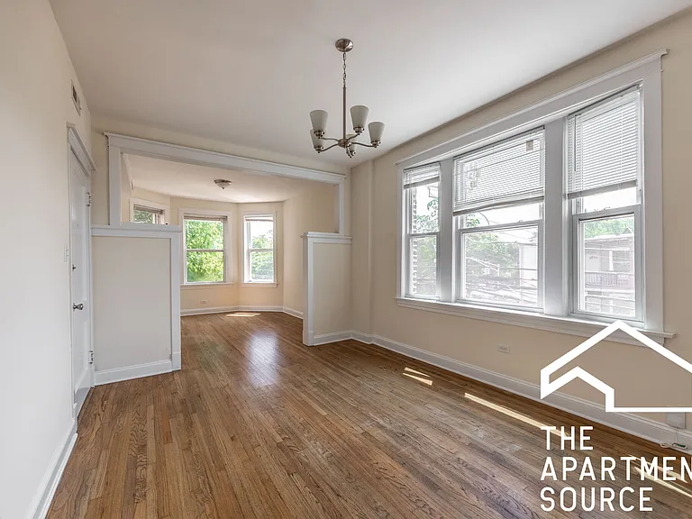 2822 N Troy St #2F — Photo 3