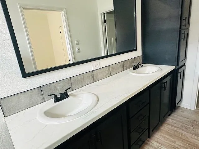 Dwelling at New Braunfels — Photo 55