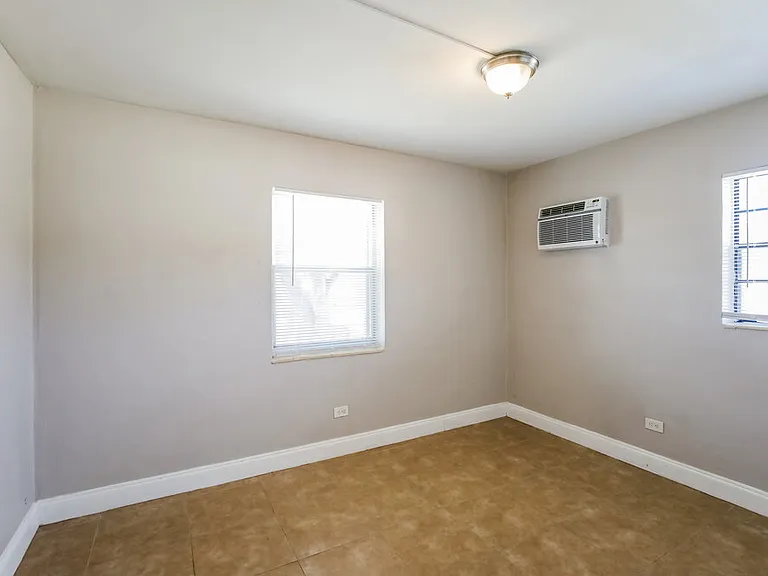 2814 NW 6th St — Photo 12