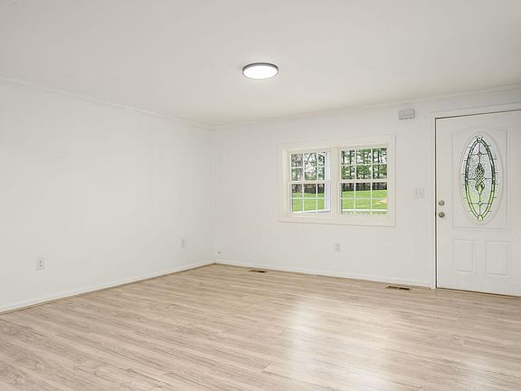 4th image of 5029 Green Creek Rd