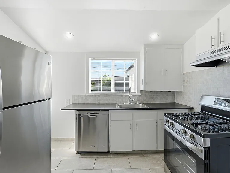 1534 Mariposa St #1534 — Photo 9