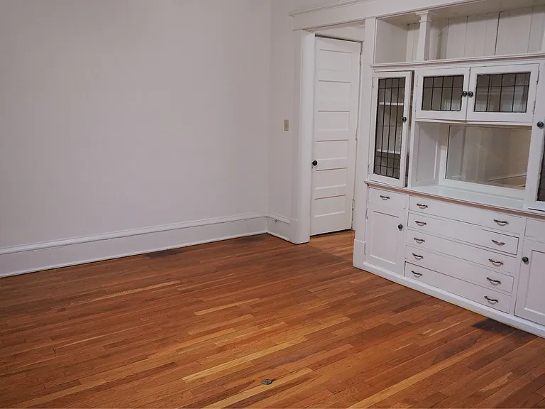 Oxford Street Apartments — Photo 35