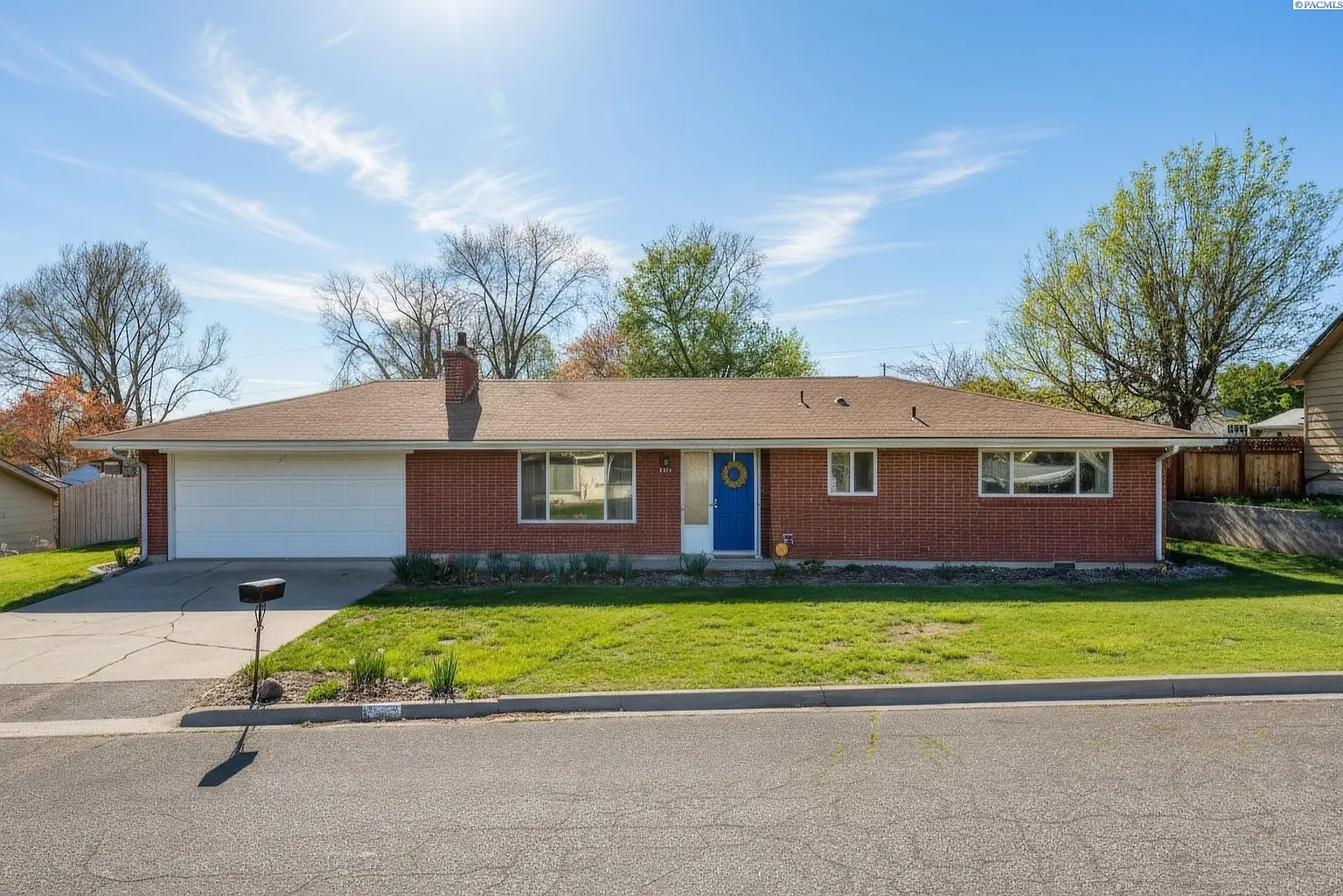 935 Parkside Dr photo 1