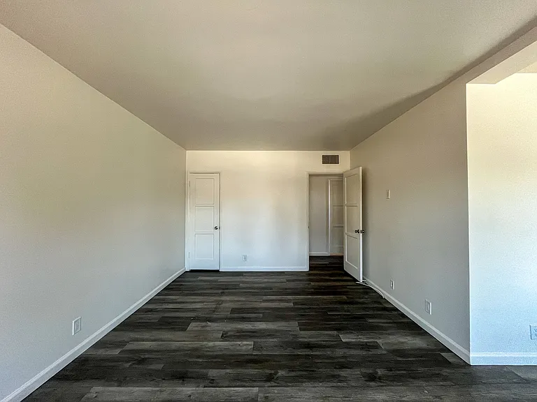 3401 W 84th Pl — Photo 3