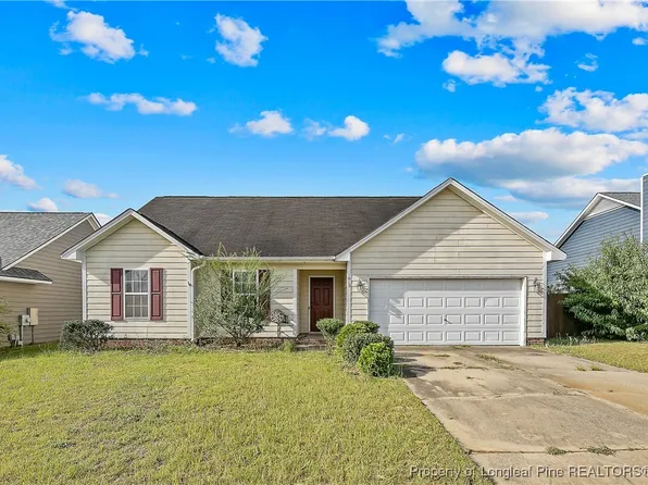 1015 Gatesville Dr, Hope Mills, NC 28348