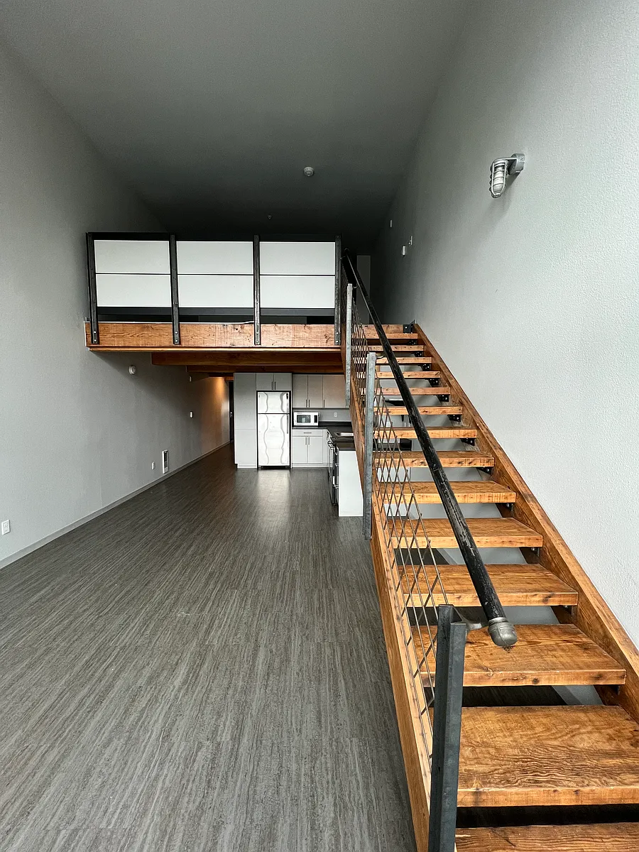 Building Photo - 127 Broadway E #303