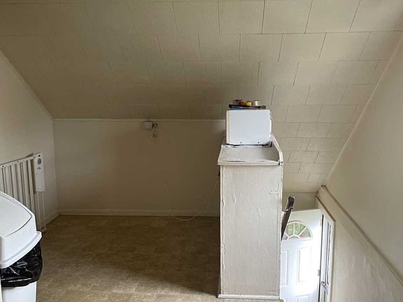 3rd image of 22-09 Ward St