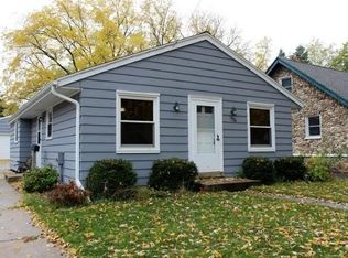 1104 N Grandview Blvd, Waukesha, WI 53188