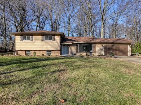 106 Lilac Rd, New Castle, PA 16105