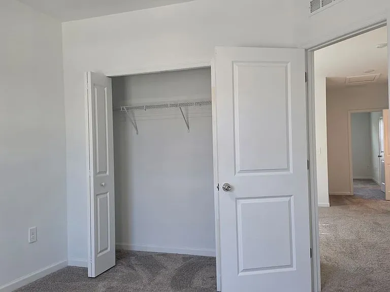 3330 Laurent Loop — Photo 7