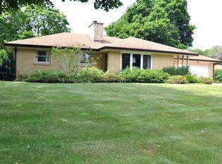 N80W15385 Valley View Dr, Menomonee Falls, WI 53051