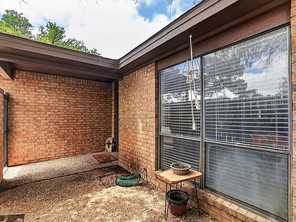 3rd image of 3532 Shell Ave