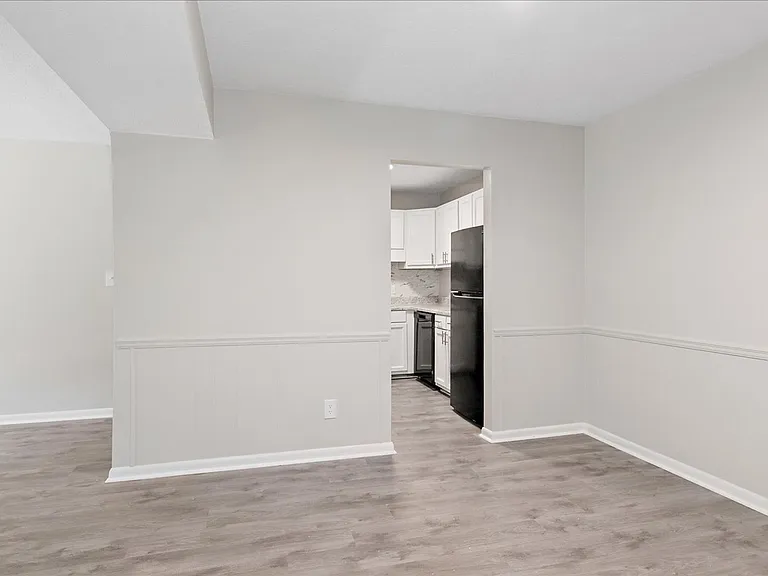Orleans Apartments — Photo 28