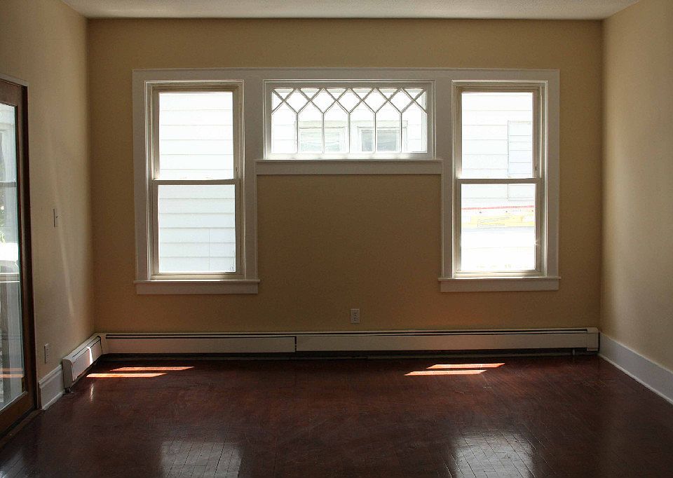 2nd image of 212 N Summit St APT 3