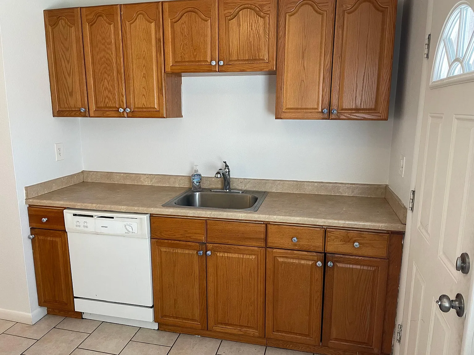 2 bed, 800 sqft, $1,600 — Photo 4