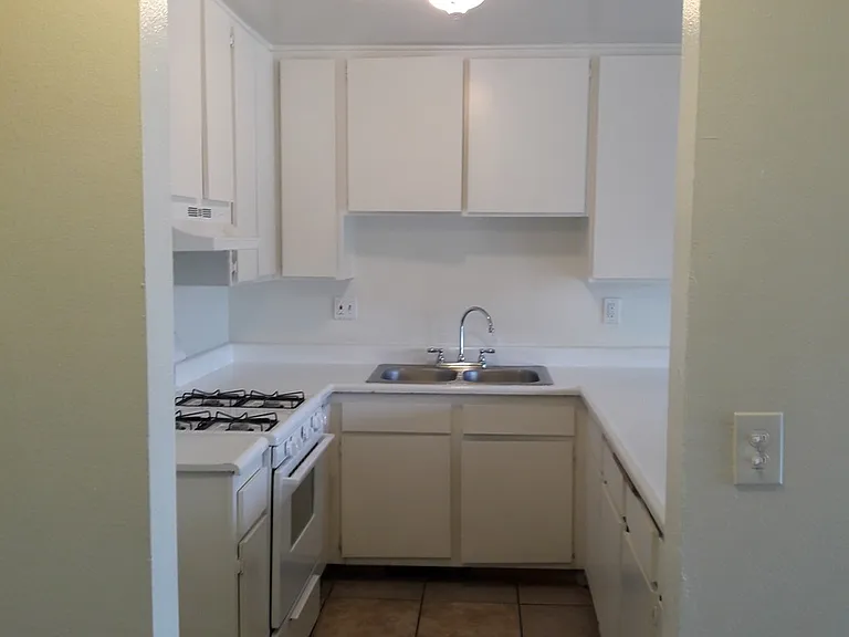 1329 W Civic Center Dr — Photo 3