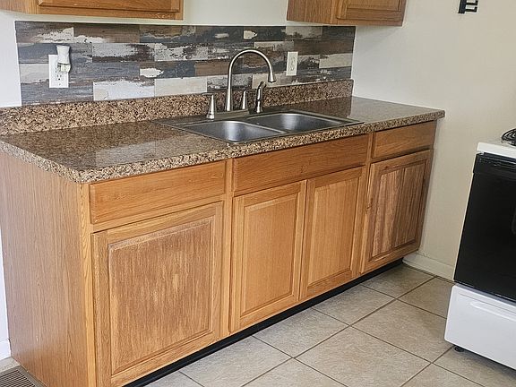 2nd image of 215 Water St