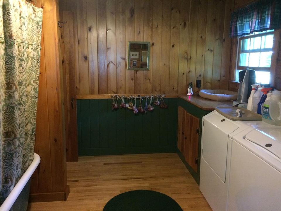 second floor full master bathroom