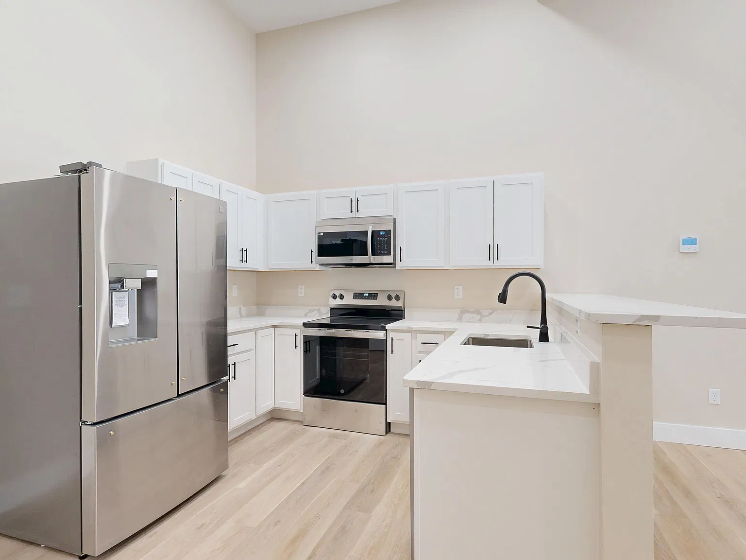 2 bed, 1000 sqft, $2,200 — Photo 2